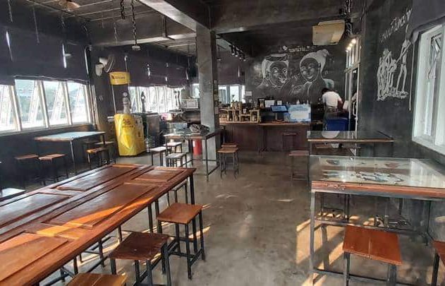 Chomnan Nomnan Cafe & Bistro